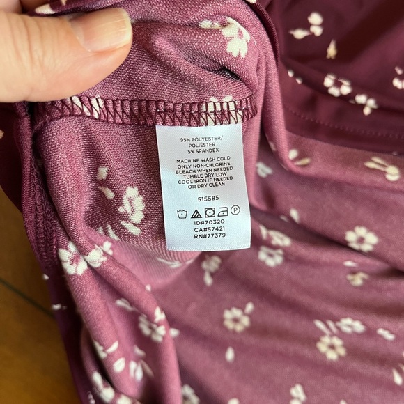 Ann Taylor Long Sleeve Blouse Shirt Maroon Floral Pattern Size Medium - Picture 8 of 10